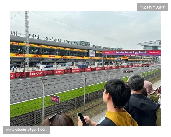 F1 赛车惊现东京街头暴力漂移,神秘超跑意外同框引爆热议 F1 赛车惊现东京街头暴力漂移,神秘超跑意外同框引爆热议